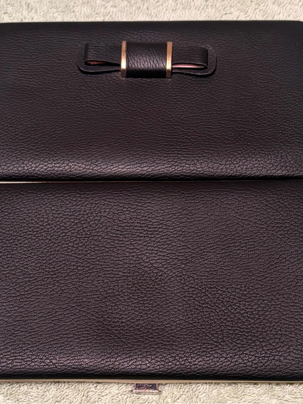 BCBG Paris Red Crossbody Bag & Black Tie Wallet Clutch Bundle - Picture 13 of 16
